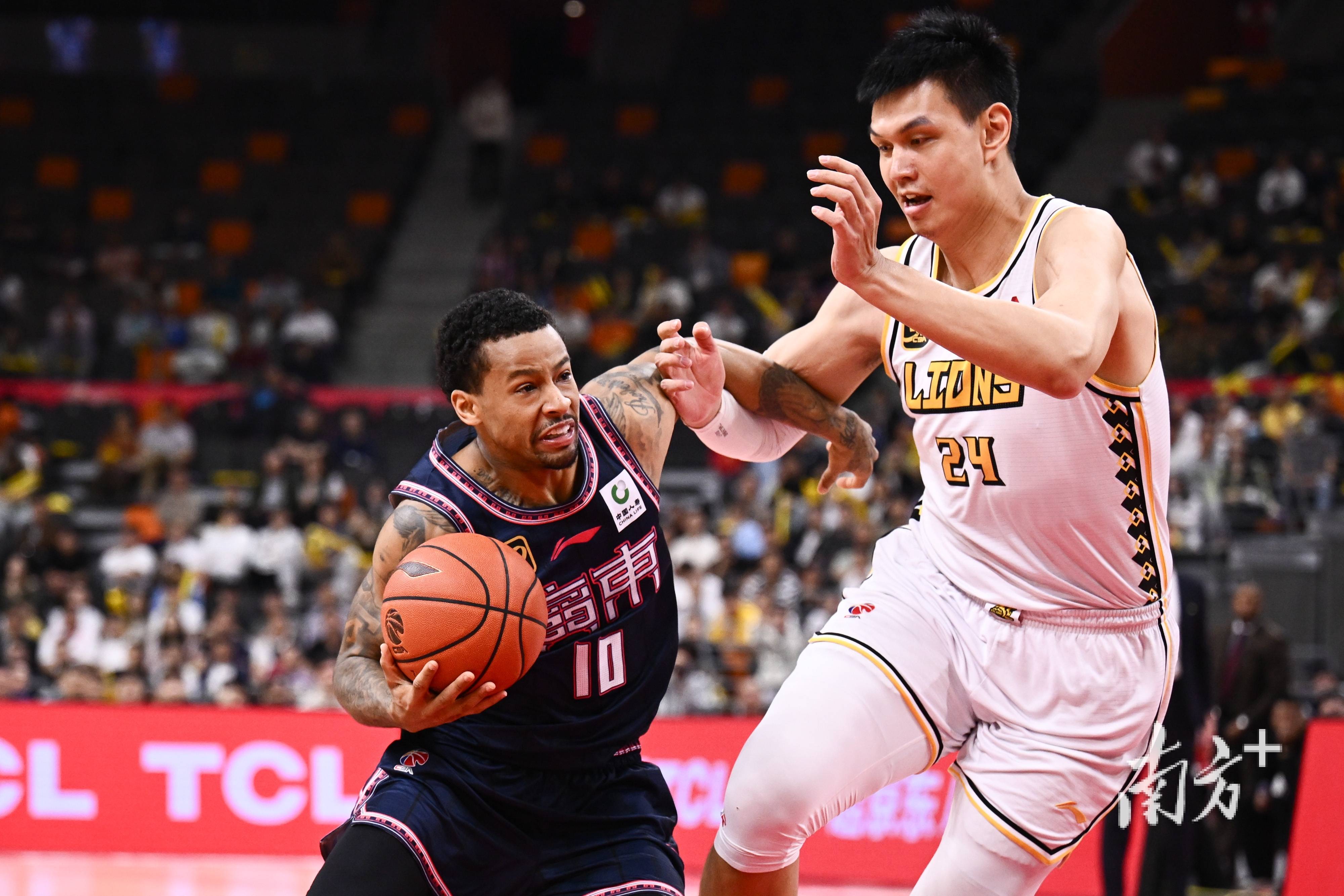 广东宏远主场大胜，领先积分榜的简单介绍