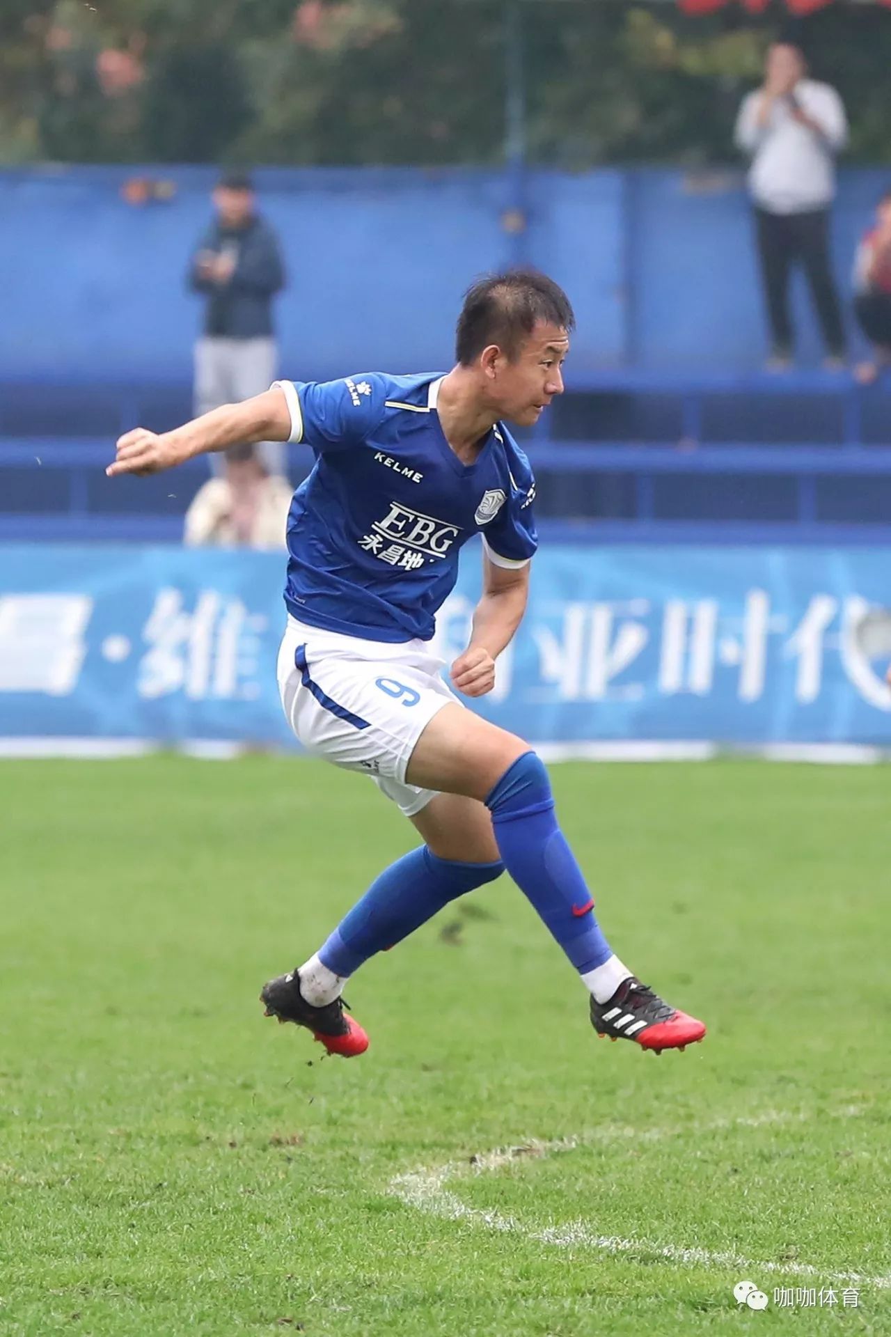 雄心勃勃，球队实力雄厚赢得阵阵掌声