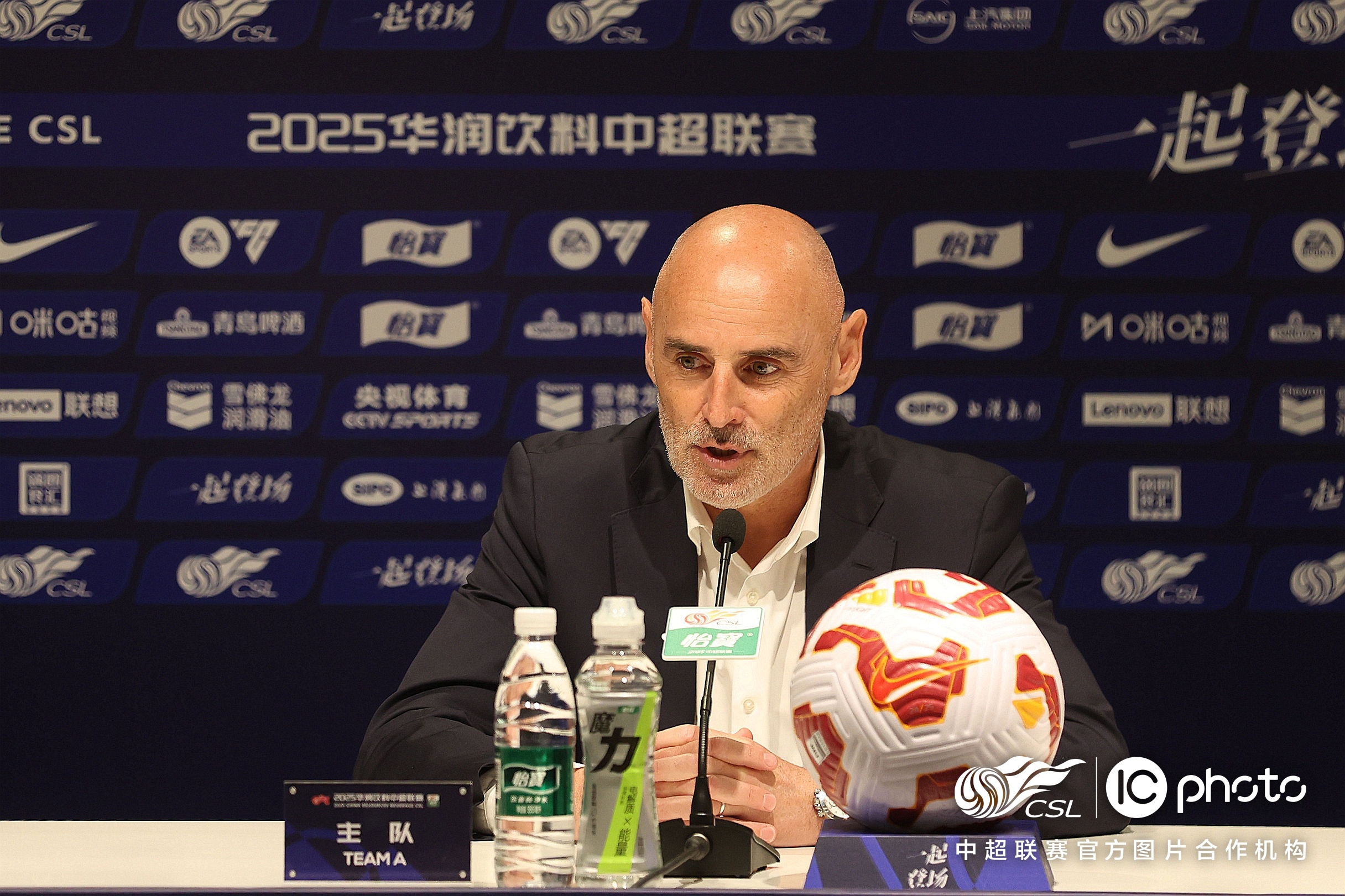 施密特执掌天津天海，球队表现出色